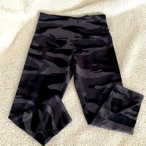 Tuff Athletics Cropped Leggings sz small